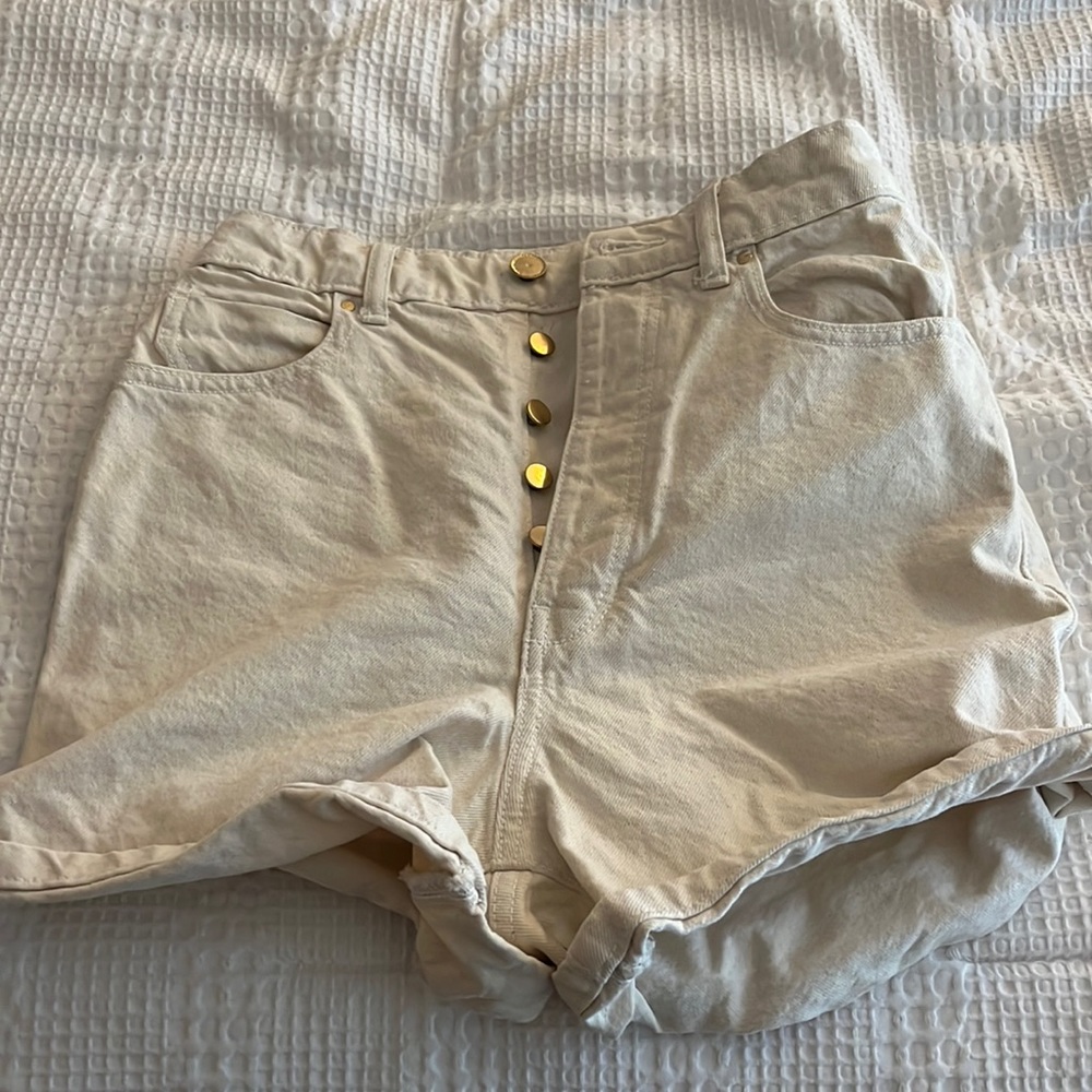 Zara beige shorts